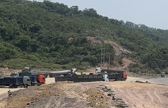 Hải quan Quảng Trị chủ động xây dựng quy trình quản lý than đá nhập khẩu bằng băng chuyền