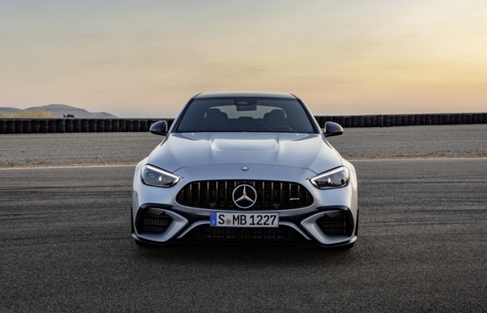 Mở bán Mercedes-AMG C 63 E PERFORMANCE với giá 4,9 tỷ đồng