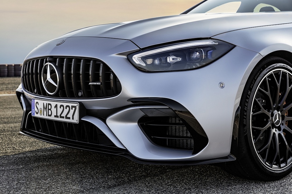 Mở bán Mercedes-AMG C 63 E PERFORMANCE với giá 4,9 tỷ đồng
