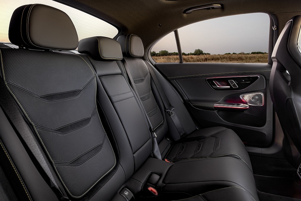 Mở bán Mercedes-AMG C 63 E PERFORMANCE với giá 4,9 tỷ đồng