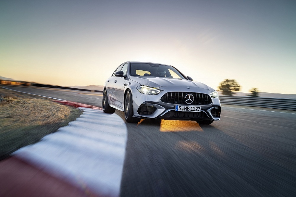 Mở bán Mercedes-AMG C 63 E PERFORMANCE với giá 4,9 tỷ đồng