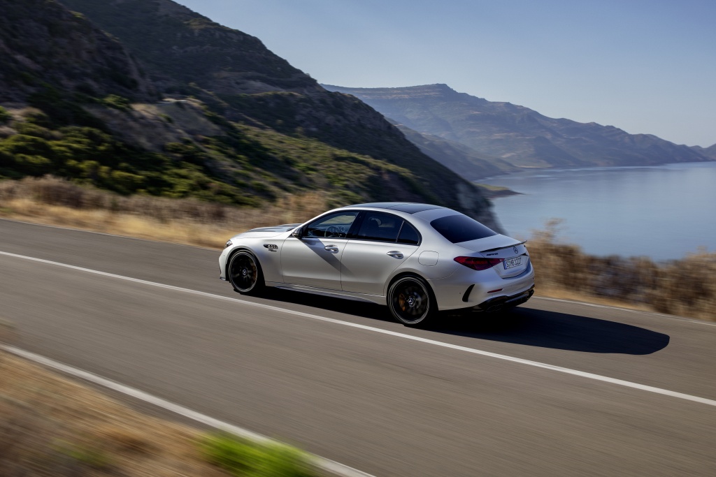 Mở bán Mercedes-AMG C 63 E PERFORMANCE với giá 4,9 tỷ đồng
