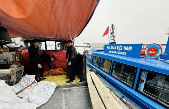 Hải quan Quảng Ninh thu giữ 4.800 lít dầu Diezen lậu trên biển