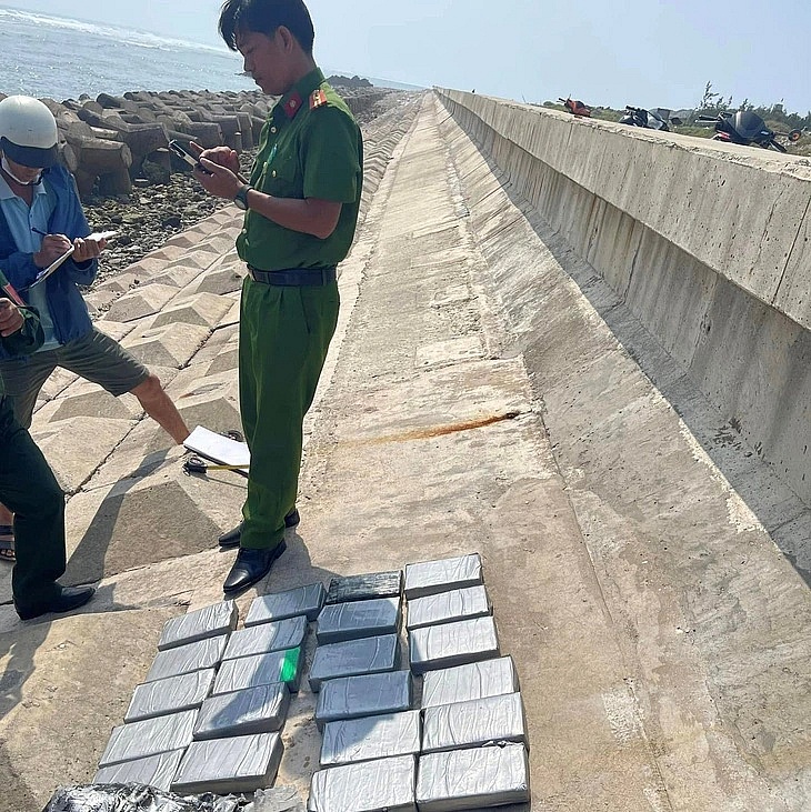 Báo động tình trạng ma túy trôi dạt trên biển