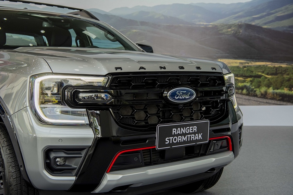 Ford Everest Platinum và Ford Ranger Stormtrak ra mắt tại thị trường Việt Nam