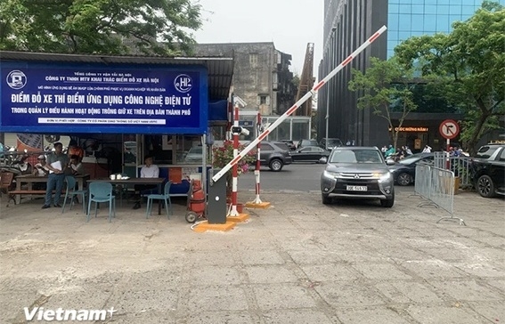 Trông giữ xe không dùng tiền mặt