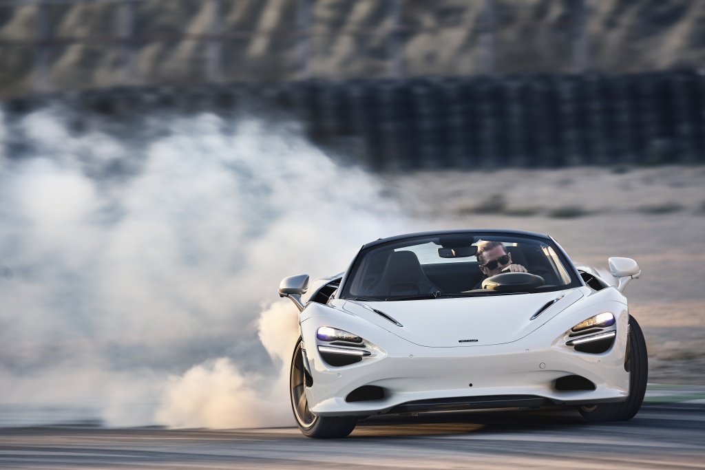 Giá từ 20 tỷ đồng, siêu phẩm McLaren 750S ra mắt tại Việt Nam