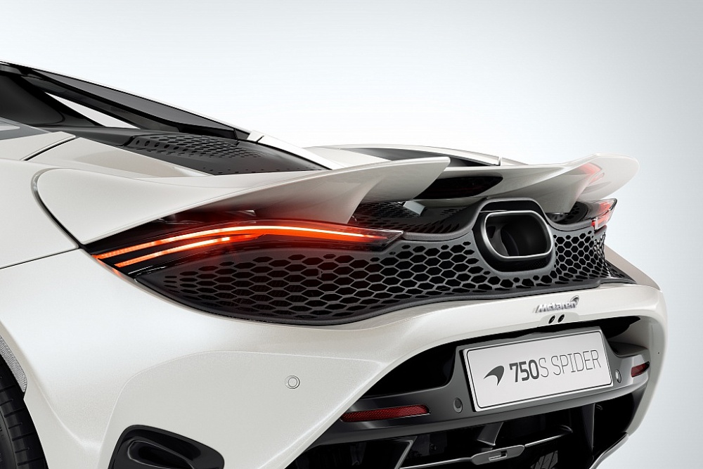 Giá từ 20 tỷ đồng, siêu phẩm McLaren 750S ra mắt tại Việt Nam