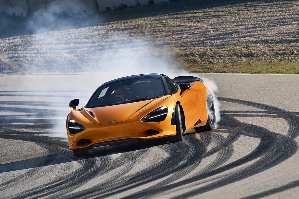 Giá từ 20 tỷ đồng, siêu phẩm McLaren 750S ra mắt tại Việt Nam