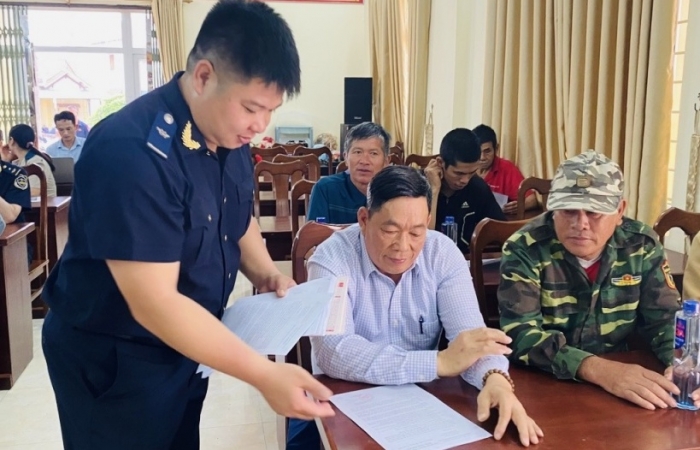 Hải quan Vạn Gia tuyên truyền, phổ biến, giáo dục pháp luật tới nhân dân biên giới, hải đảo