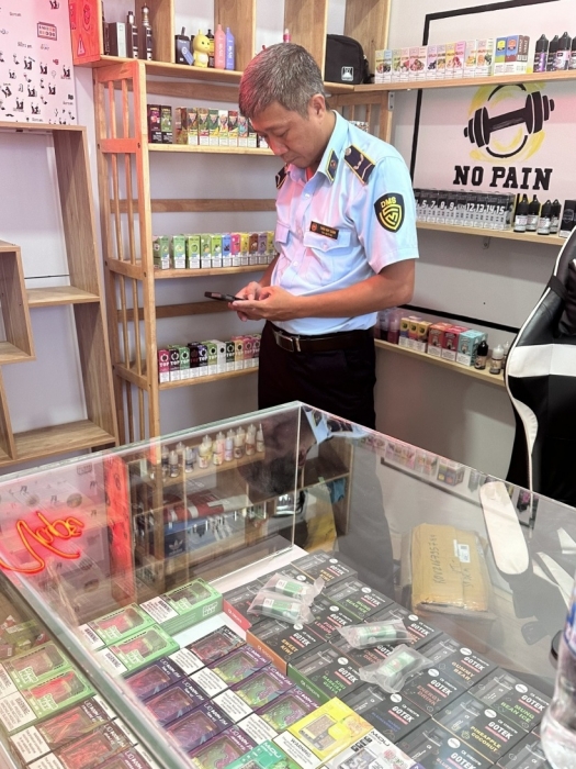 Phạt 4 cơ sở kinh doanh thuốc lá điện tử nhập lậu