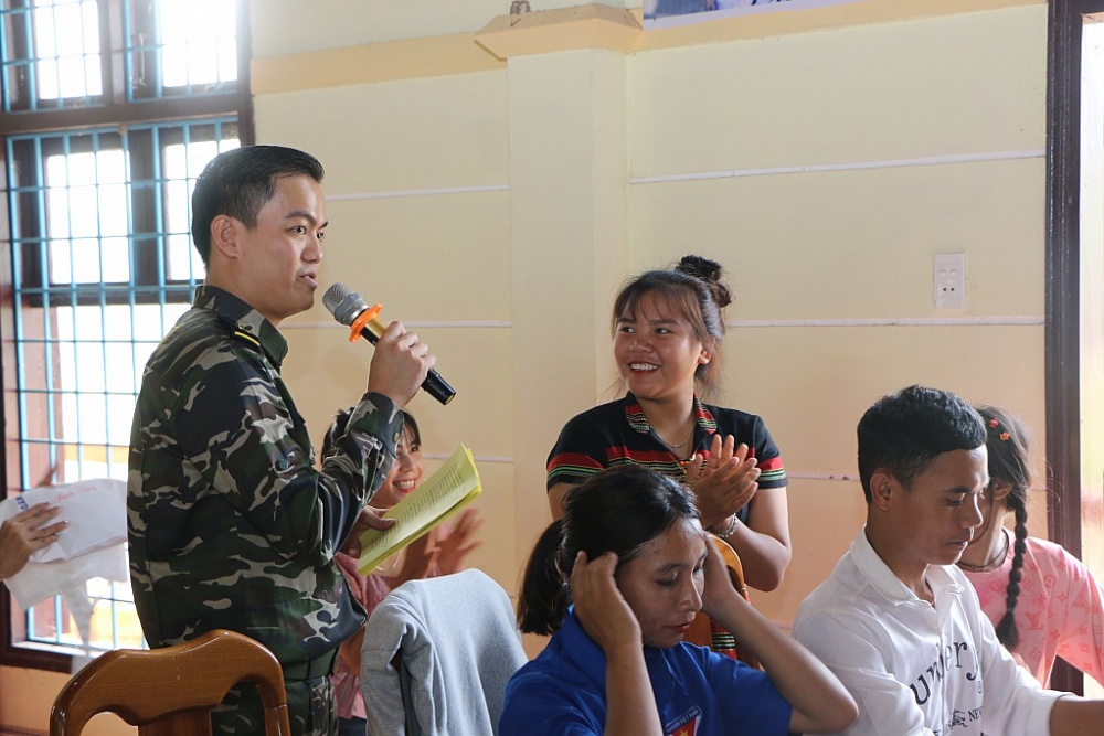 Thanh niên Hải quan Quảng Trị tuyên truyền vận động quần chúng phòng chống tội phạm ma túy