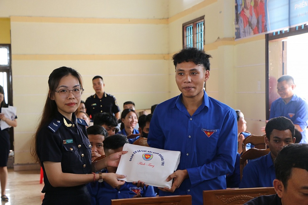 Thanh niên Hải quan Quảng Trị tuyên truyền vận động quần chúng phòng chống tội phạm ma túy