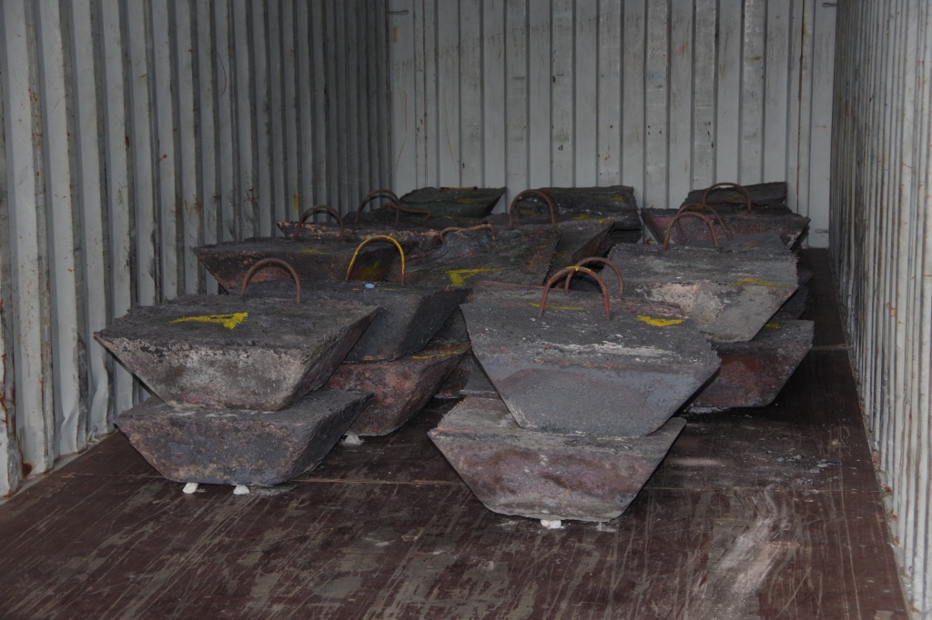 6 container kim loại xuất khẩu “đội lốt” gỗ ván ép