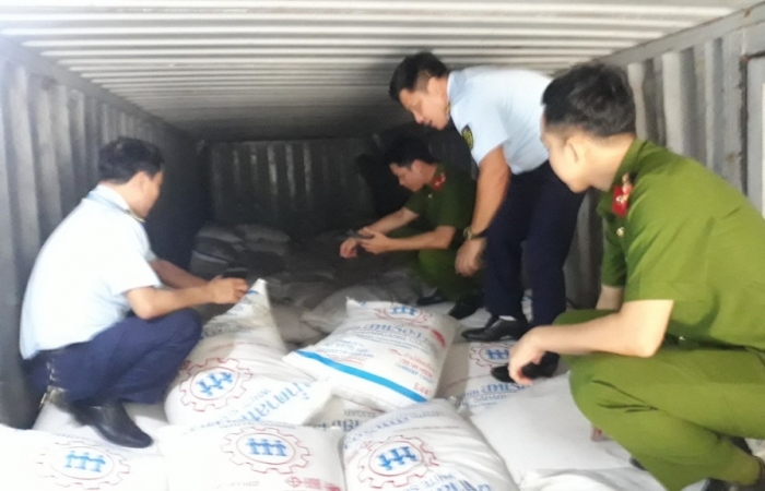 Quảng Trị: Thu giữ 23,5 tấn đường, 4.000 chai bia nhập lậu