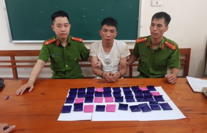 Nghệ An bắt đối tượng đang vận chuyển, tàng trữ trái phép 8.000 viên ma túy