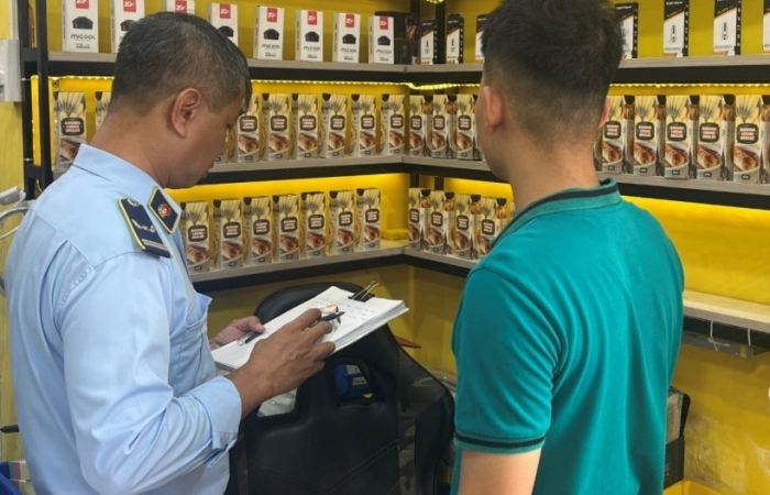 Bắt thuốc lá điện tử nhập lậu trị giá hơn 5 tỉ đồng