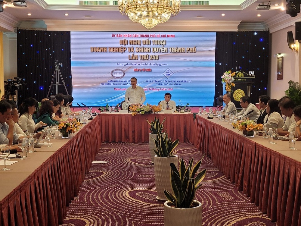 ông Nguyễn Đức Lệnh giải đáp vướng mắc cho DN
