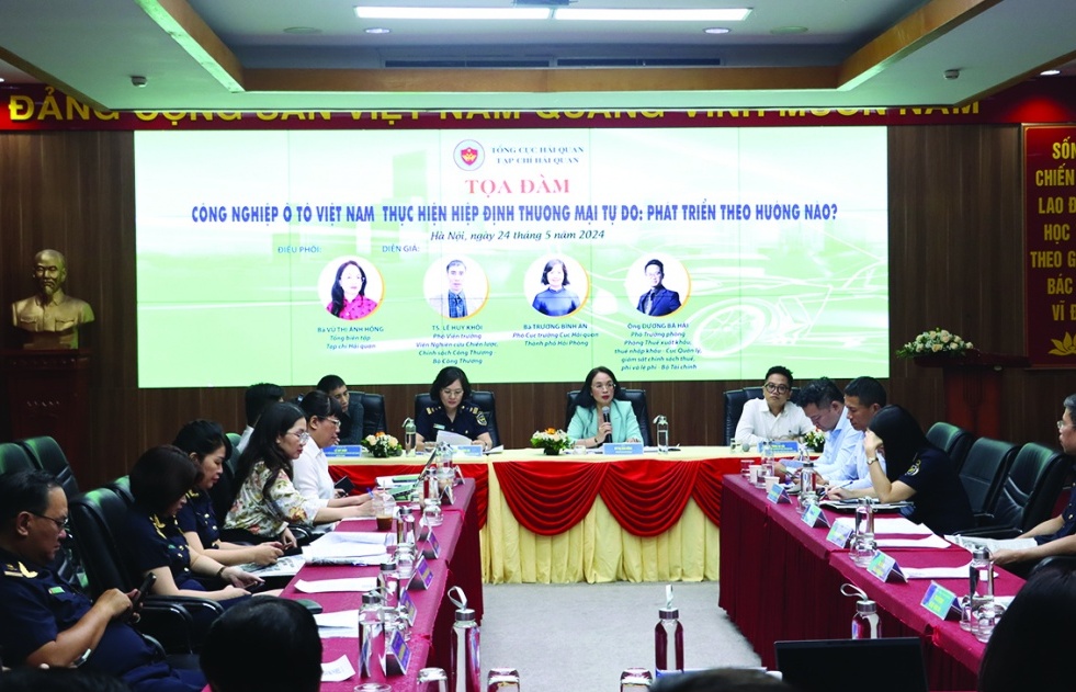 Khi nhà báo làm... sự kiện