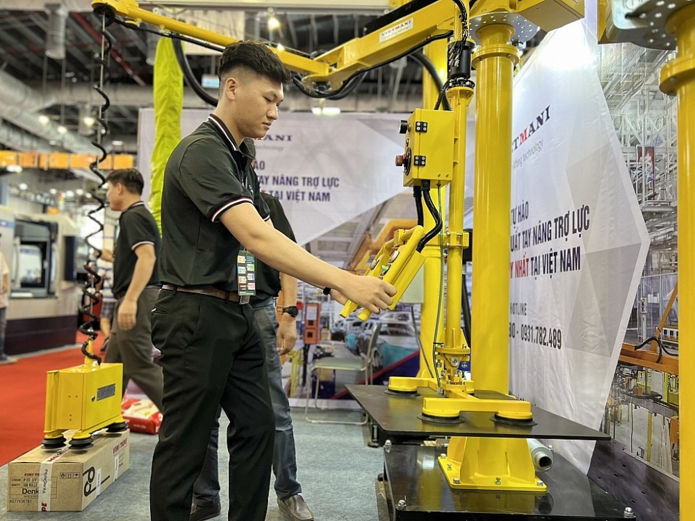 ình Dương đã và sẽ tiếp tục ưu tiên phát triển công nghiệp có hàm lượng giá trị gia tăng cao. 	Ảnh: T.D