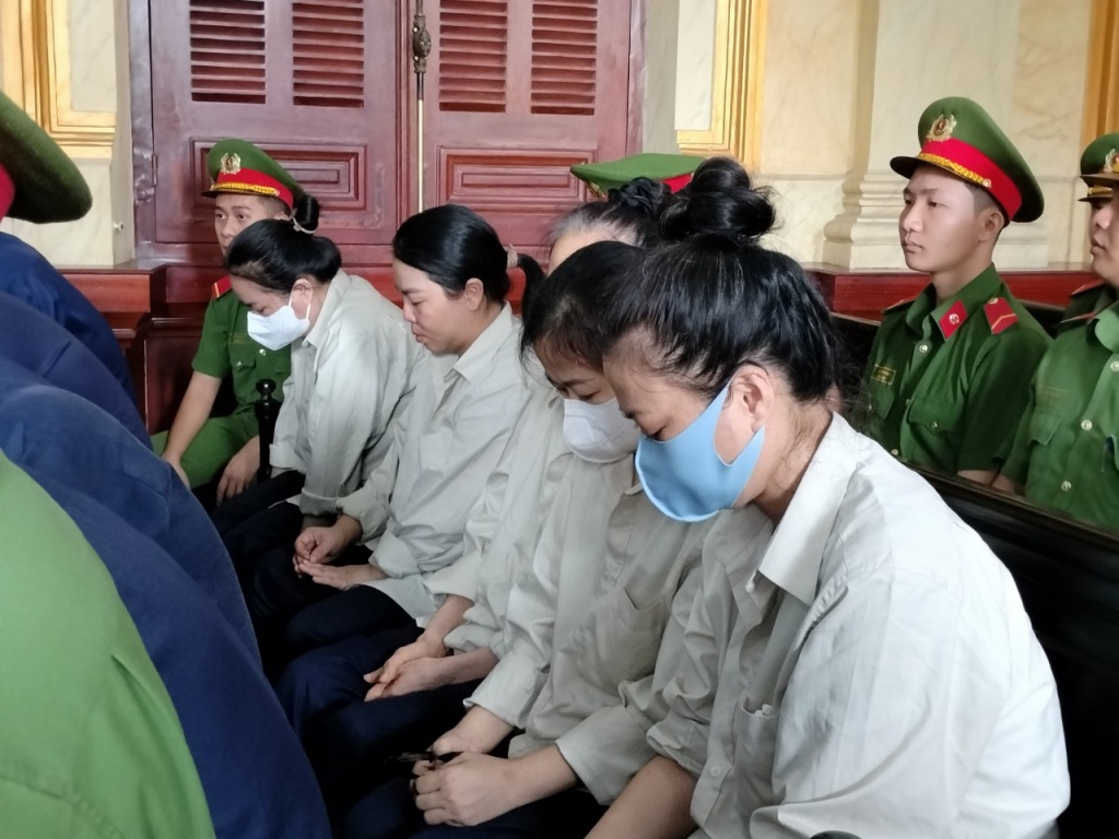 "Bà trùm" đường dây buôn lậu vàng nhận 18 năm tù