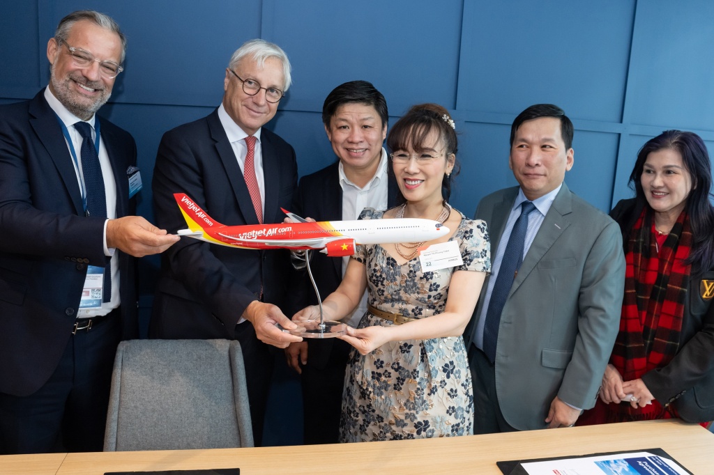 Vietjet và Airbus ký kết hợp đồng 20 tàu A330neo trị giá 7,4 tỷ USD Vietjet và Airbus ký kết hợp đồng 20 tàu A330neo trị giá 7,4 tỷ USD
