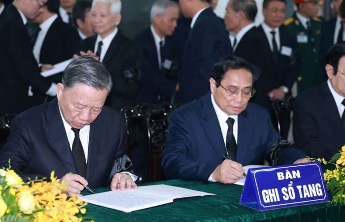 Xúc động những dòng sổ tang của lãnh đạo Đảng, Nhà nước và nhân dân
