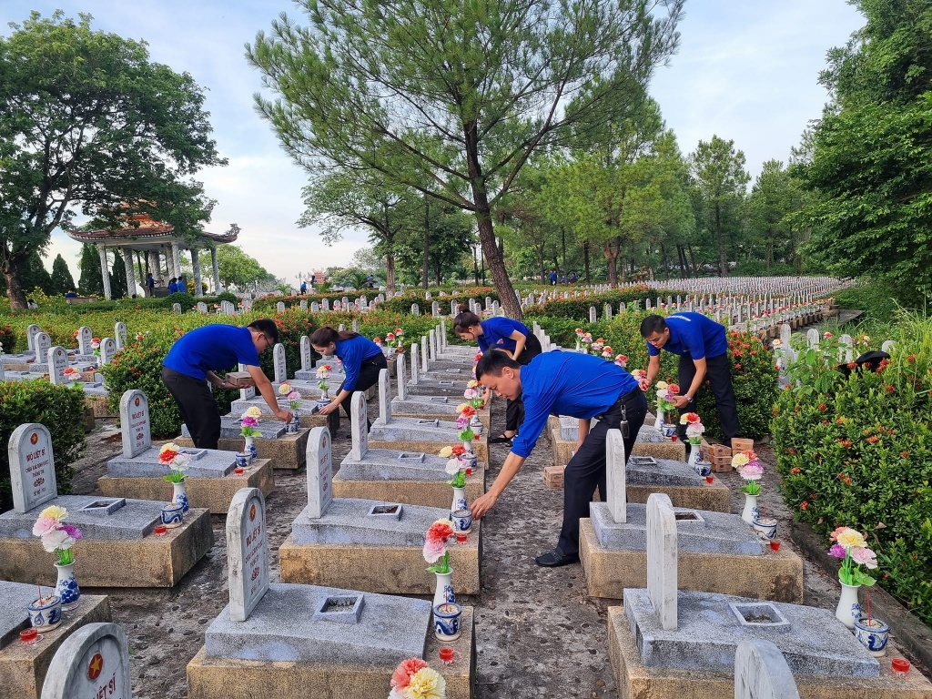 Thanh niên Hải quan Quảng Trị tổ chức chuỗi hoạt động trong Tháng tri ân