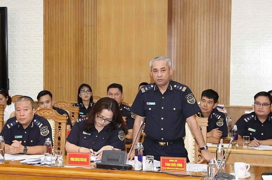 Ông Phan Quốc Đông, Phó Cục trưởng Cục Điều tra chống buôn lậu, Tổng cục Hải quan phát biểu tại Hội nghị phối hợp trao đổi thông tin nghiệp vụ giữa các cơ quan chuyên trách phòng, chống tội phạm về ma túy cấp TW quý II/2024. Ảnh: H.Nụ