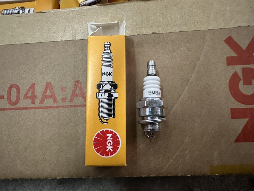 Buôn bán bugi xe máy giả mạo nhãn hiệu NGK, một cá nhân bị phạt trên 100 triệu đồng