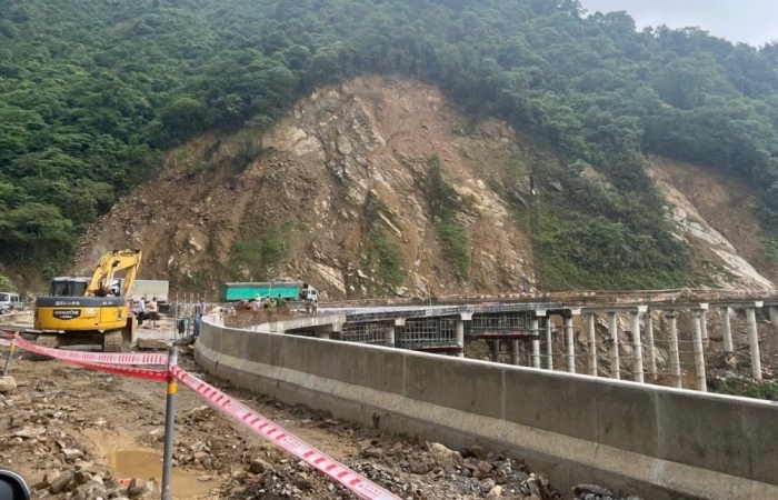 Hoạt động XNK qua cửa khẩu Cầu Treo (Hà Tĩnh): Bao giờ hết khó?