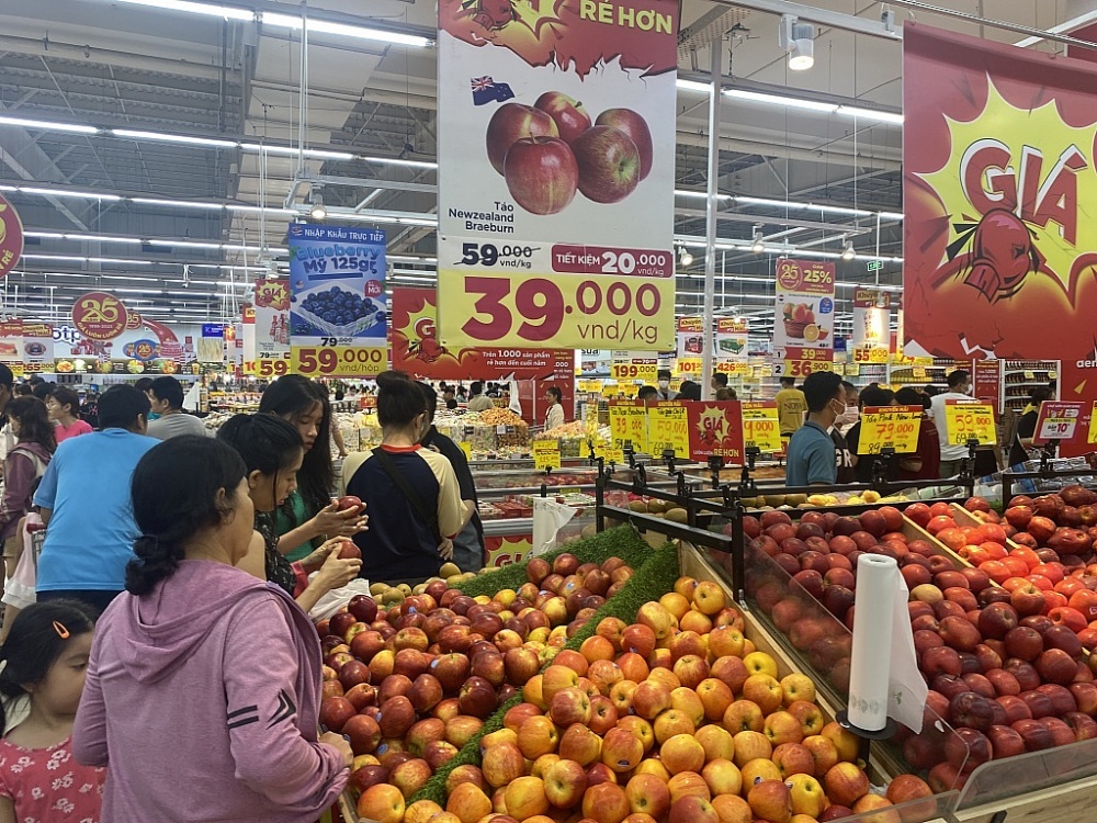 Khách hàng mua sắm tại hệ thống siêu thị GO!, Big C. 	Ảnh: T.D Khách hàng mua sắm tại hệ thống siêu thị GO!, Big C. 	Ảnh: T.D