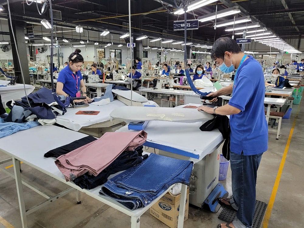 Sản xuất hàng dệt may XK tại Công ty PPJ. Ảnh: N.Hiền