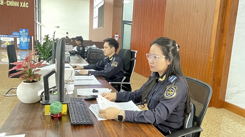 Hoạt động nghiệp vụ của công chức Chi cục Hải quan cửa khẩu quốc tế Lào Cai. Ảnh: N.L Hoạt động nghiệp vụ của công chức Chi cục Hải quan cửa khẩu quốc tế Lào Cai. Ảnh: N.L