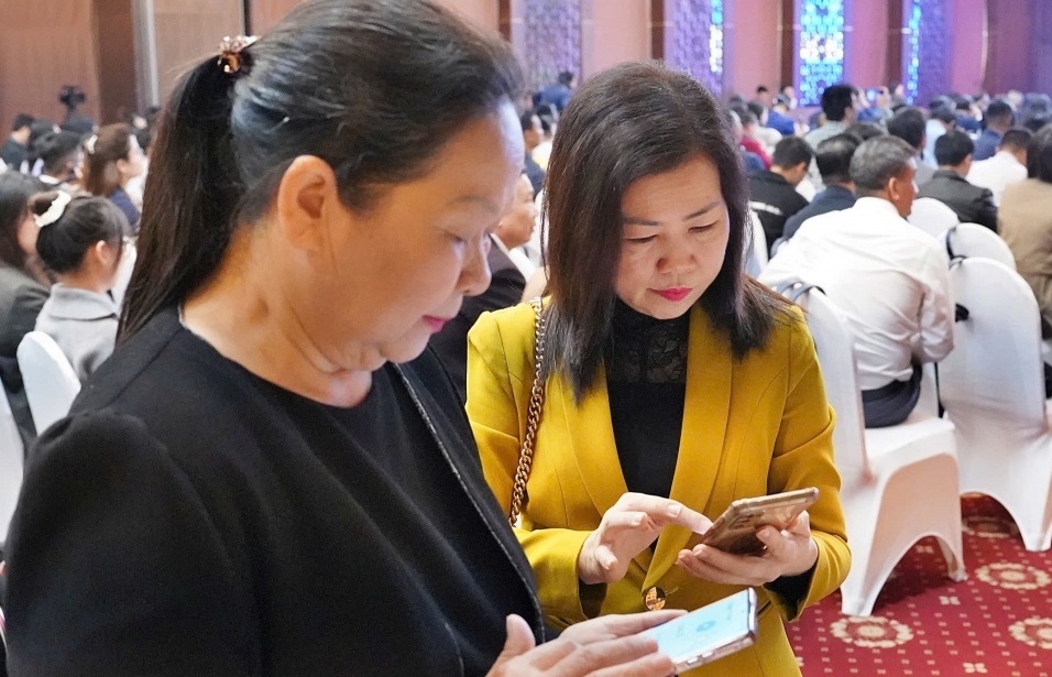 Thủ tục đối với hàng hóa giao dịch thương mại điện tử và biên lai thu thuế, phí hải quan