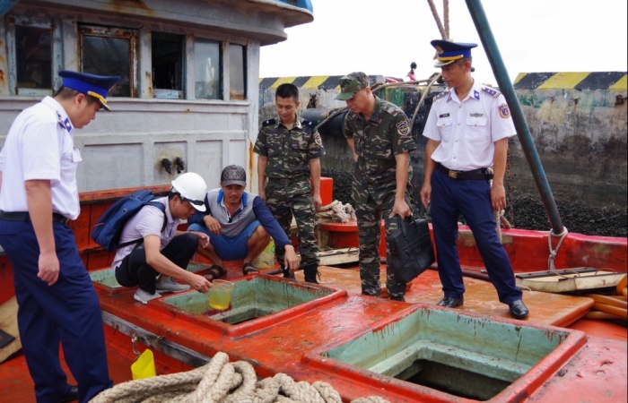 Nóng tình trạng vận chuyển trái phép xăng dầu trên biển Tây Nam