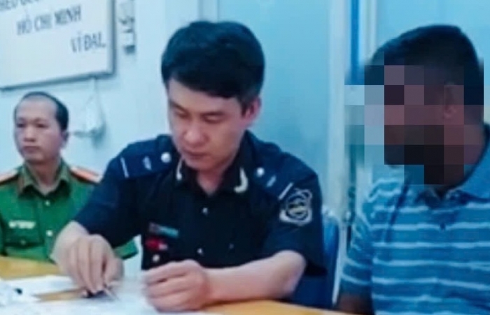 Một thanh niên bị phạt tù vì giấu 362 viên kim cương khi nhập cảnh