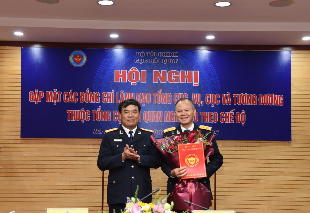 Một Phó Tổng cục trưởng và 19 lãnh đạo vụ, cục thuộc ngành Hải quan nghỉ hưu trước tuổi
