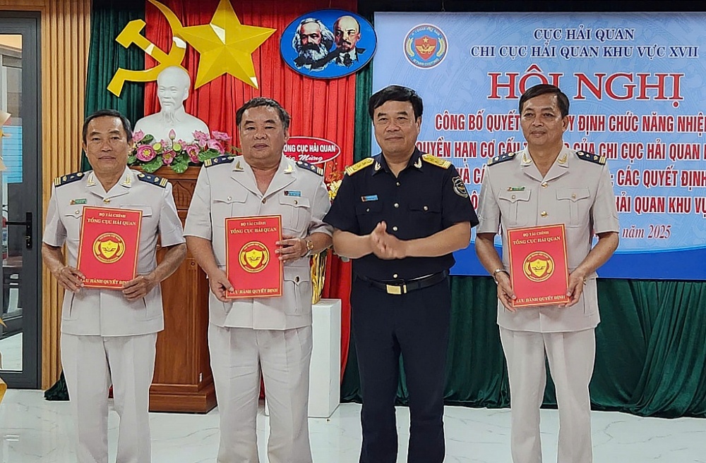 Công bố quyết định về tổ chức bộ máy và nhân sự của Chi cục Hải quan khu vực XIV và XVII