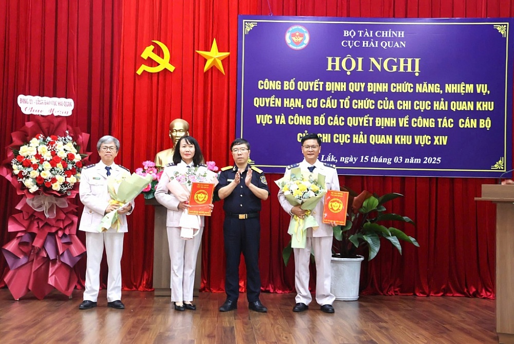 Công bố quyết định về tổ chức bộ máy và nhân sự của Chi cục Hải quan khu vực XIV và XVII