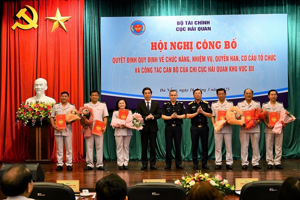 Công bố quyết định về tổ chức bộ máy và nhân sự của Chi cục Hải quan khu vực XII (12)