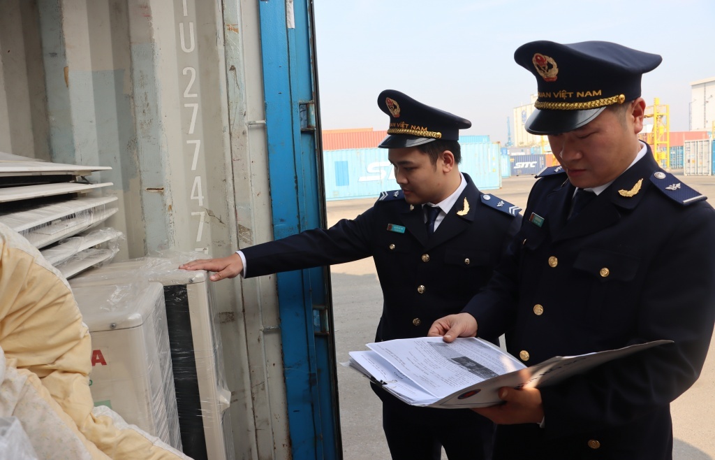 Hải quan khu vực III tăng cường chống buôn lậu trong tình hình mới