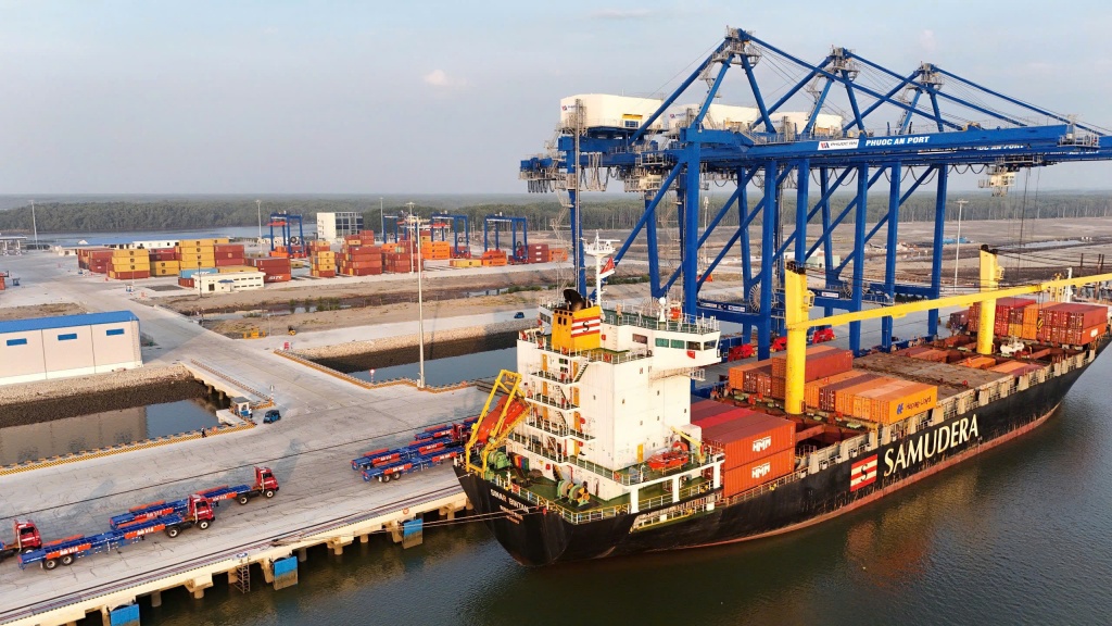 Tân cảng Sài Gòn tiếp tục đưa tàu về cảng Phước An