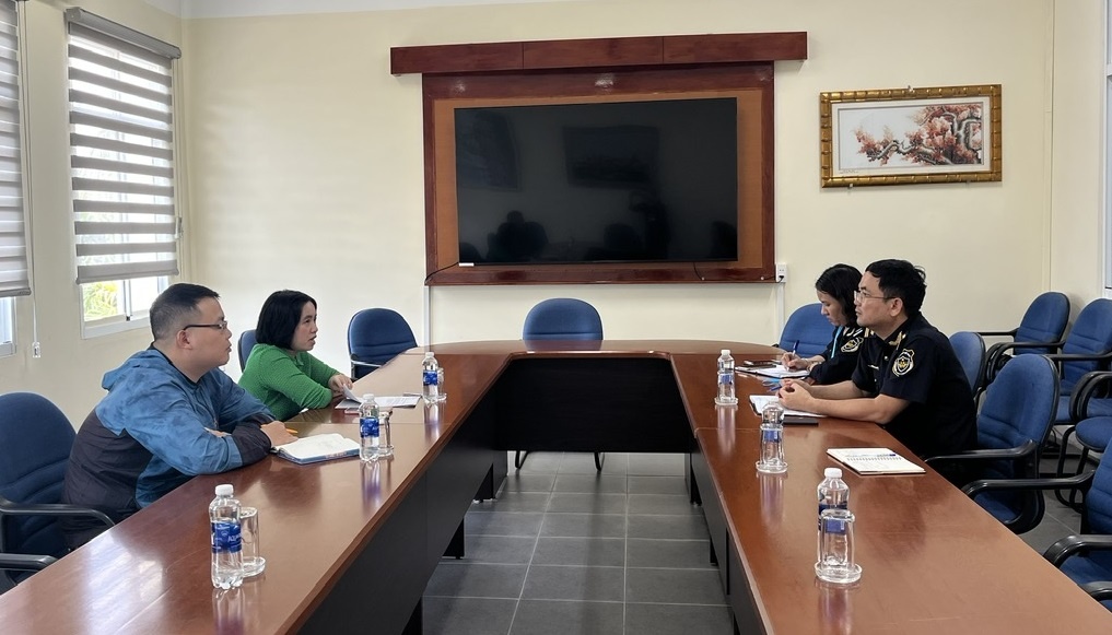 Đại diện lãnh đạo Khu công nghiệp Đà Nẵng gặp gỡ trực tiếp doanh nghiệp xuất khẩu Thuỷ sản (Ảnh: Nguyễn Thúy)