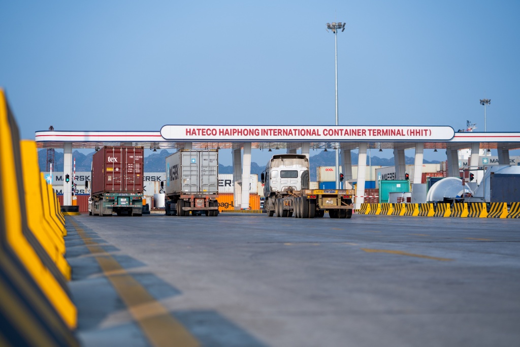 Cảng container quốc tế Hateco Hải Phòng có thể tiếp nhận đồng thời 2 tàu container lớn nhất thế giới
