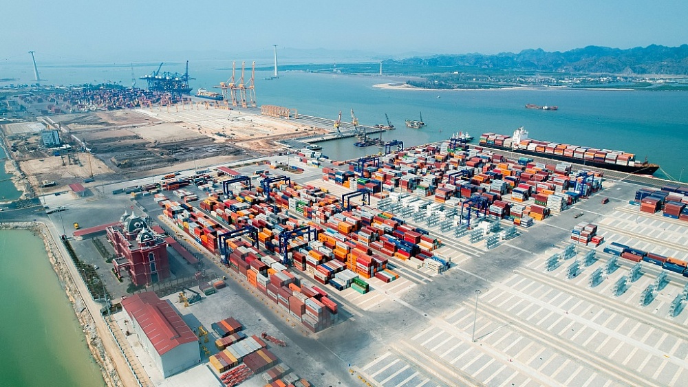 Cảng container quốc tế Hateco Hải Phòng có thể tiếp nhận đồng thời 2 tàu container lớn nhất thế giới