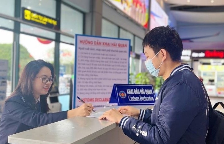 Hải quan cửa khẩu cảng Hòn La đón chuyến bay quốc tế đầu tiên