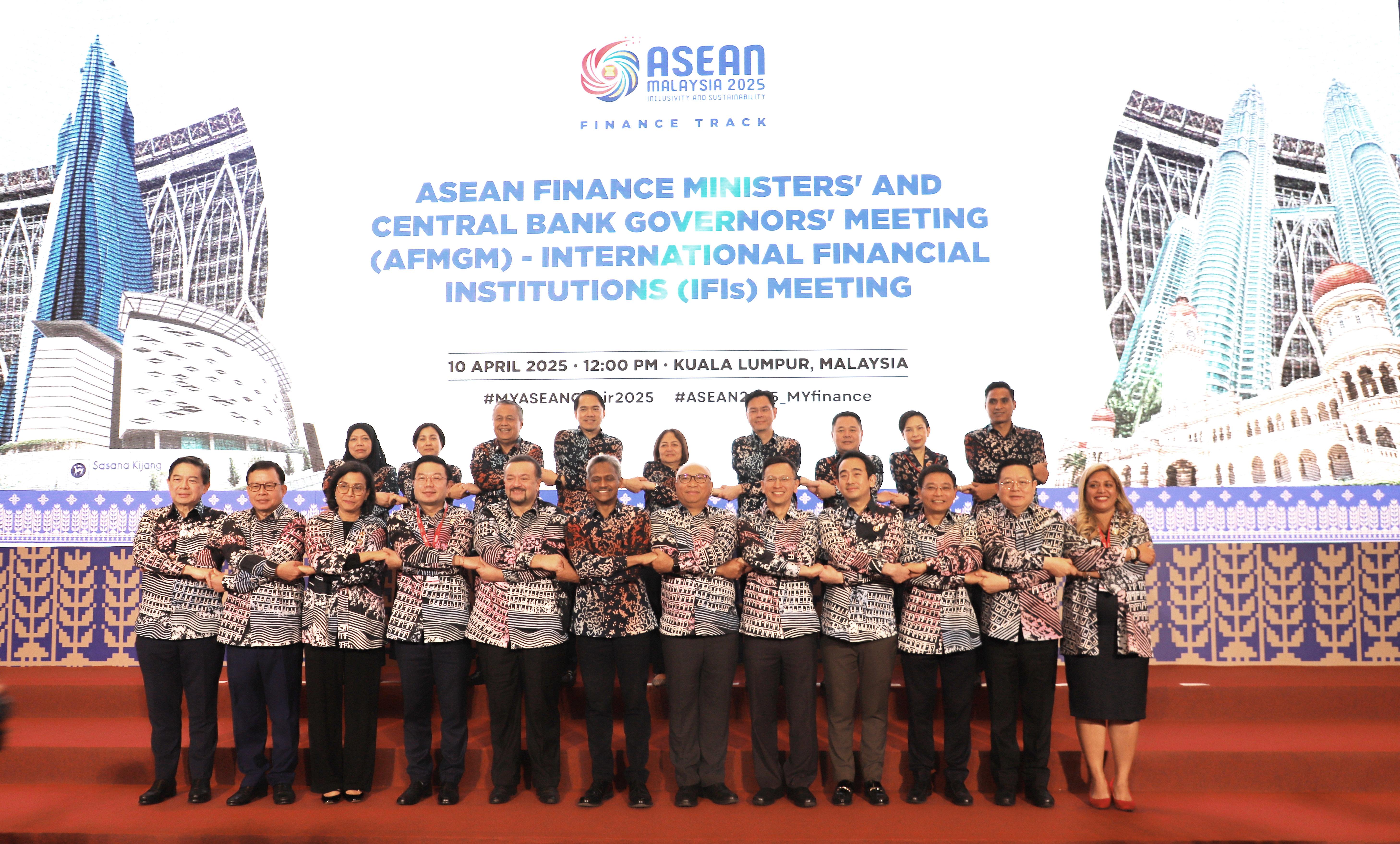 Hội nghị Bộ trưởng Tài chính và Thống đốc Ngân hàng Trung ương ASEAN lần thứ 12 đã chính thức thông qua Tuyên bố chung. Ảnh Duy Thái.