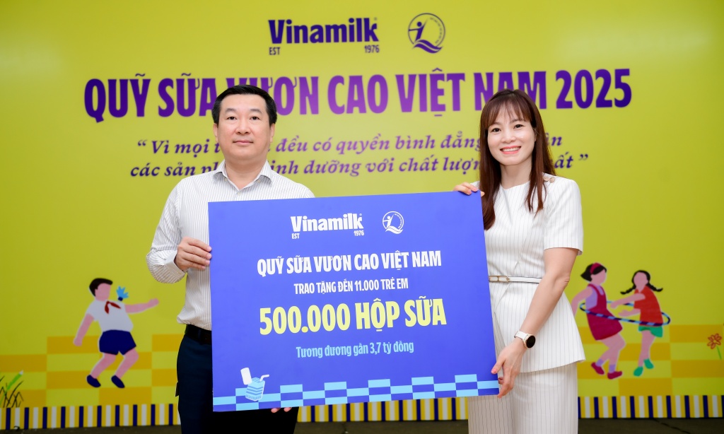 Vinamilk & quỹ sữa dành tặng 500.000 hộp sữa đến trẻ em nhân dịp 50 năm Thống nhất đất nước