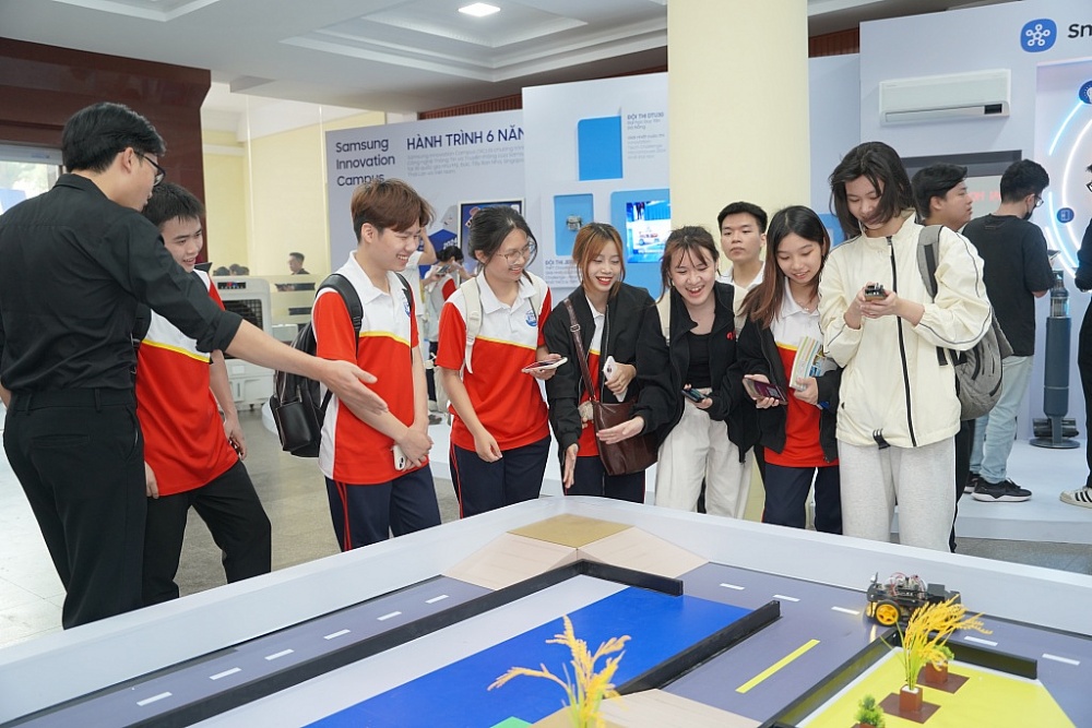 Đông đảo các sinh viên Việt Nam tham gia trải nghiệm công nghệ tại SIC Tech Day 2025.